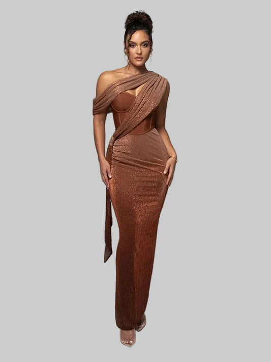 Solvéra | Maxiklänning Med en Axel Draperad Slits